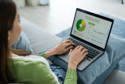 Analyzing data graph