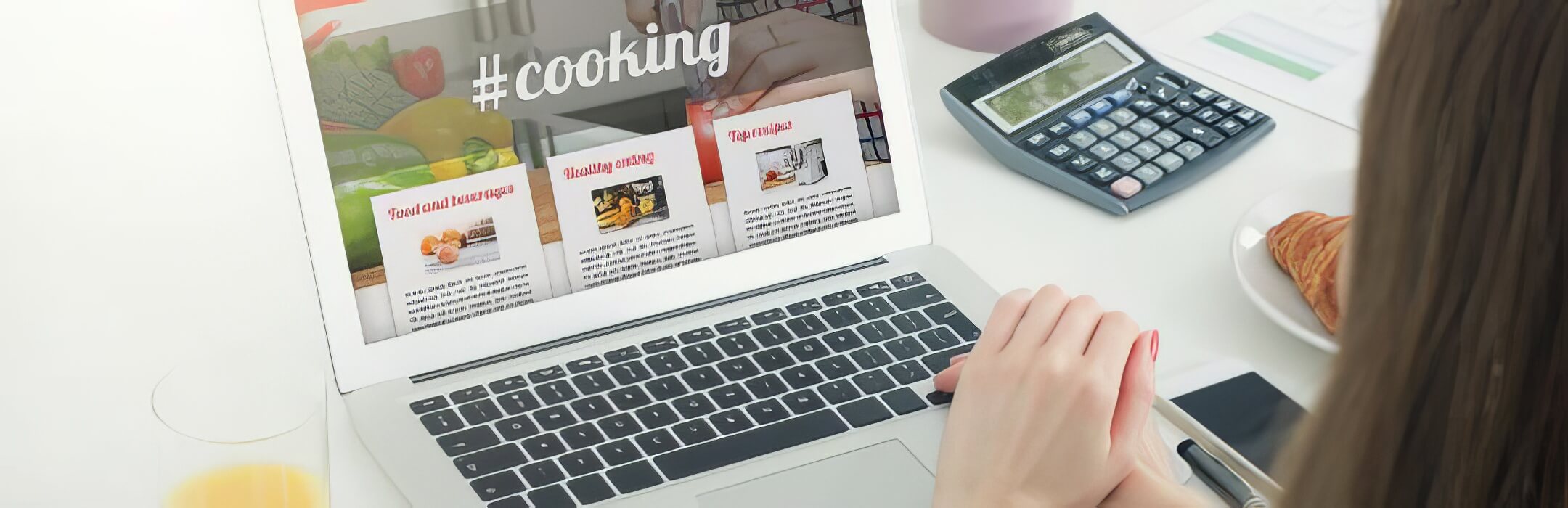 Persong browsing a cooking website