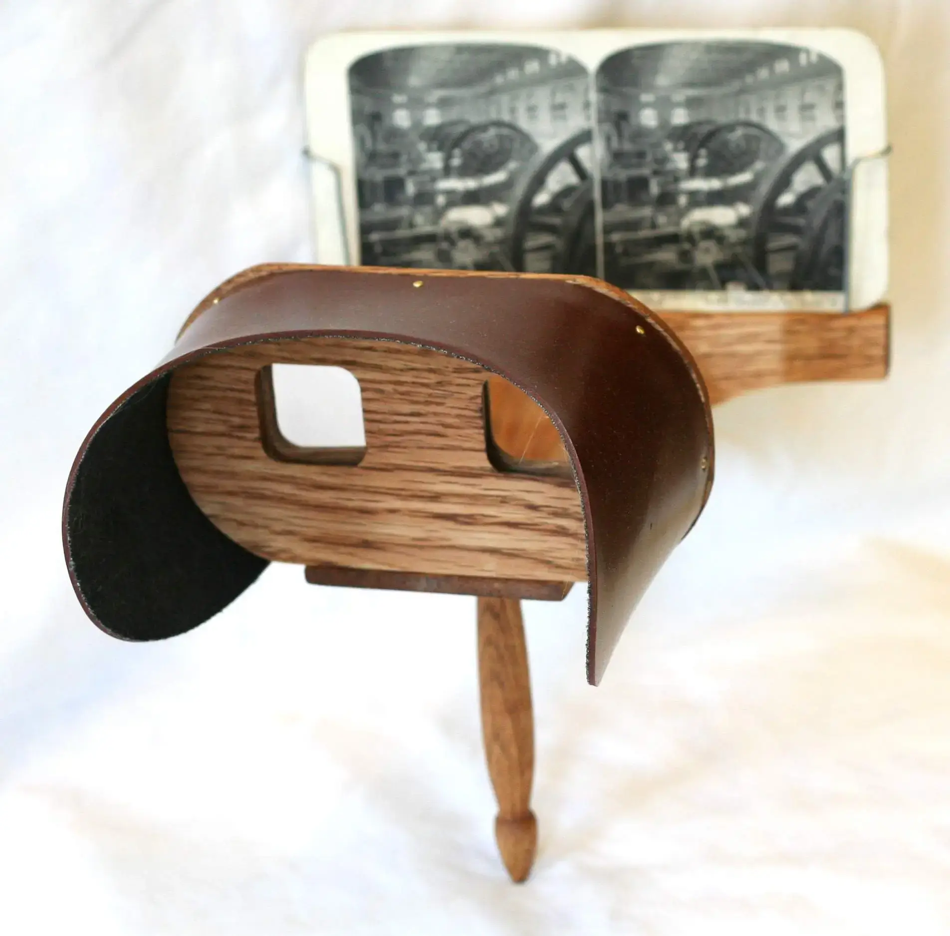 A Holmes stereoscope, the most popular form of 19th century stereoscope (Source: Wikipedia)