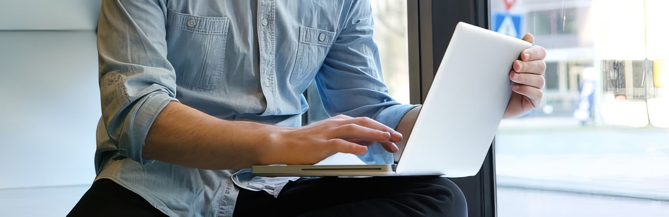 person typing on his laptop