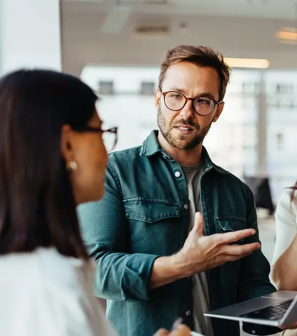 Man discussing ideas with colleagues during an office meeting v2