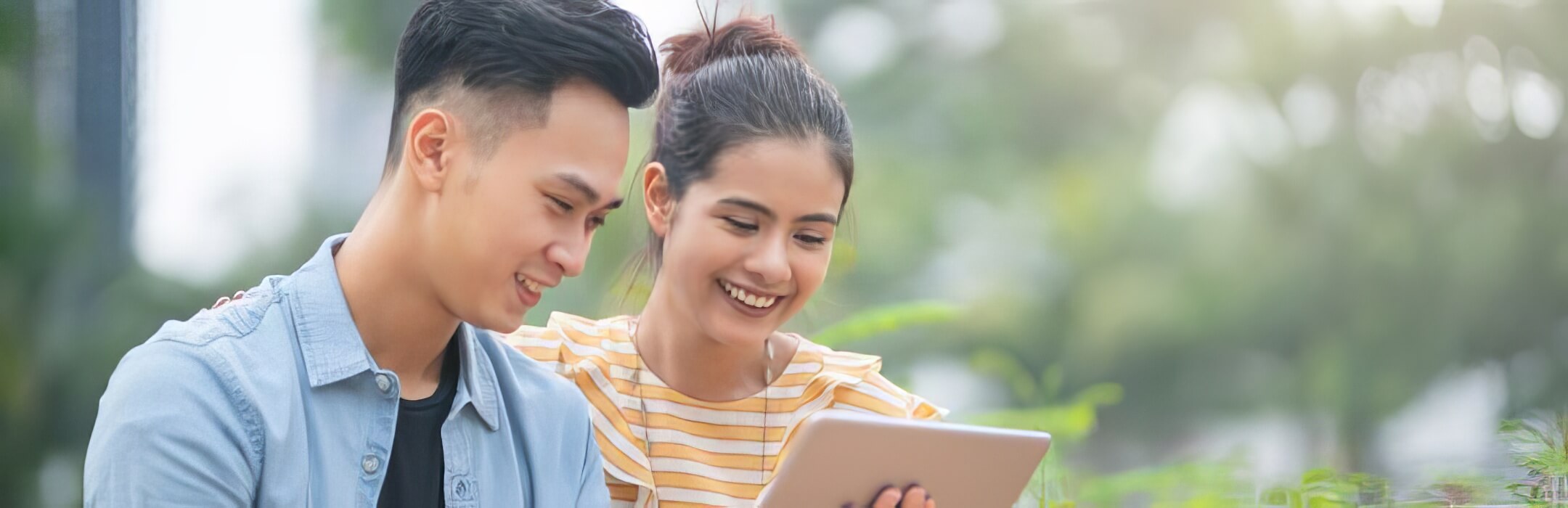 Couple seeing something in a tablet