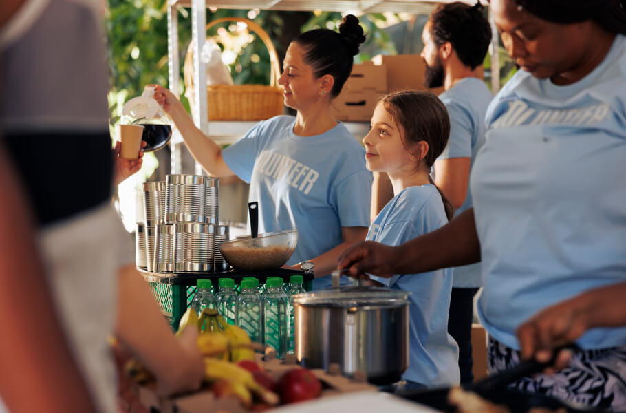 Volunteers giving food