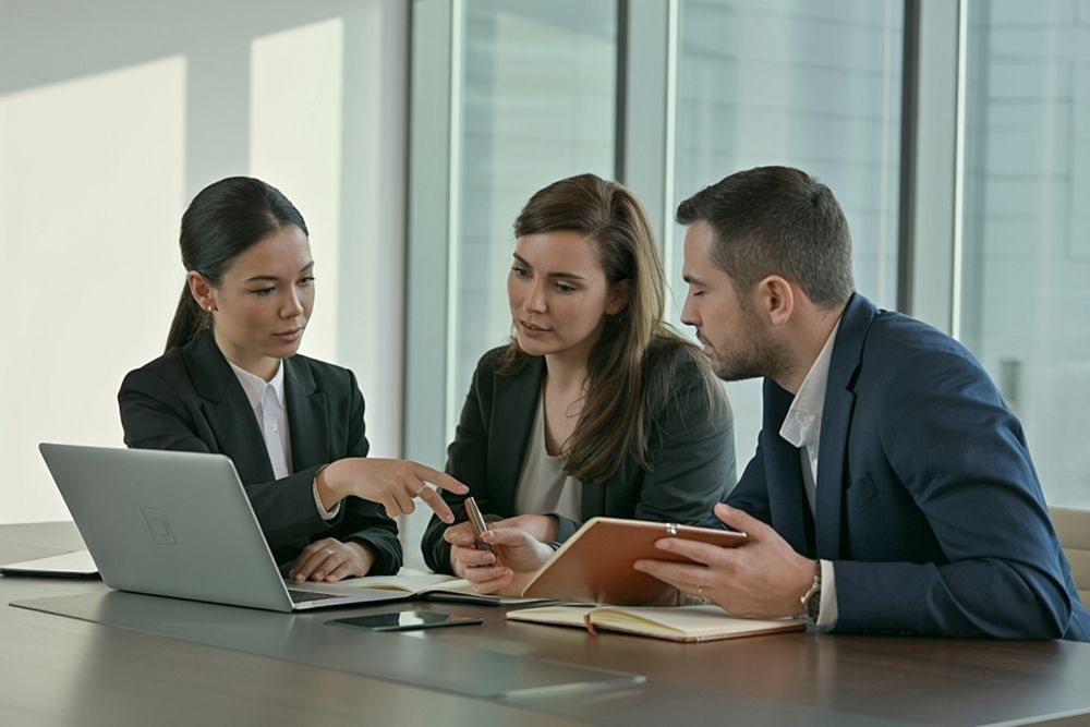 bu2b team collaborating in a modern office