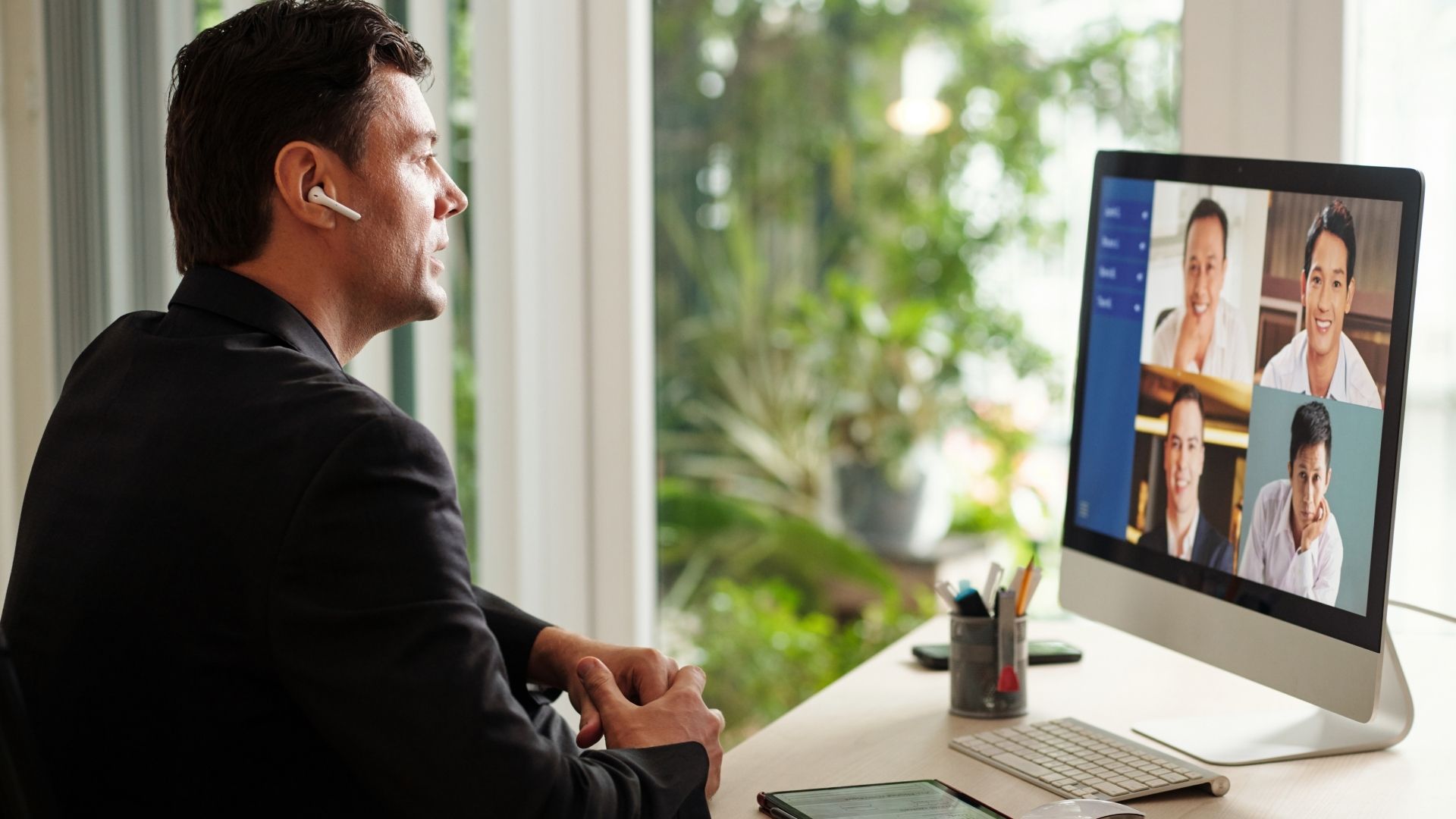 designer explaining his work in an online meeting