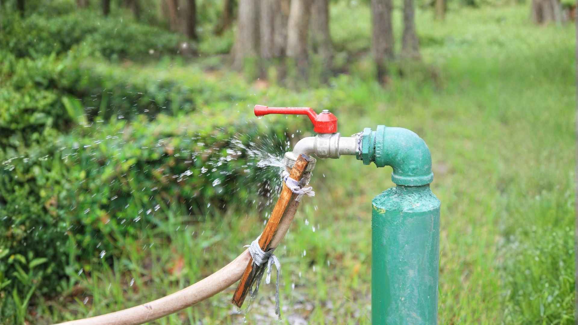 fixing a water faucet leakage