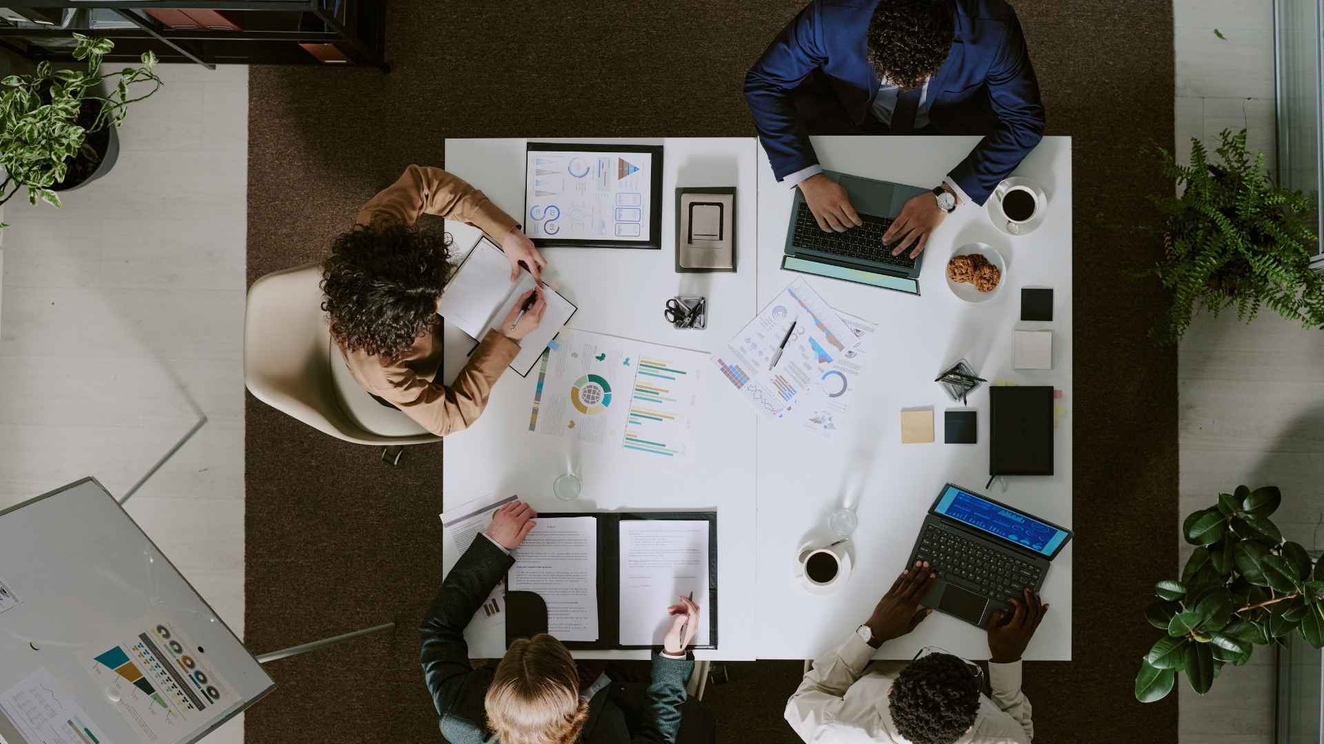 group of marketers busy doing the new marketing model