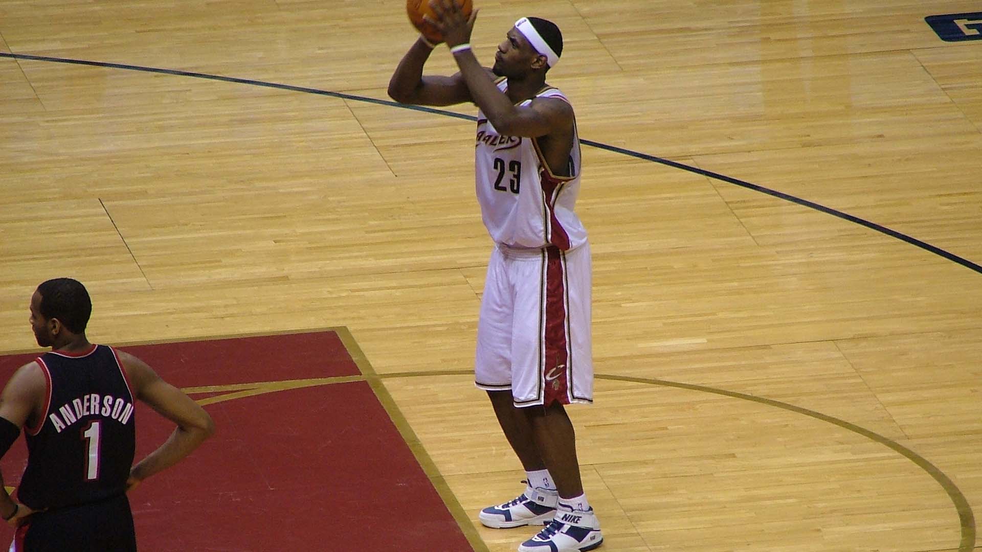 lebron-james-shooting-freethrow