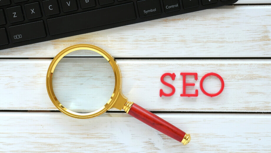 magnifying glass and seo