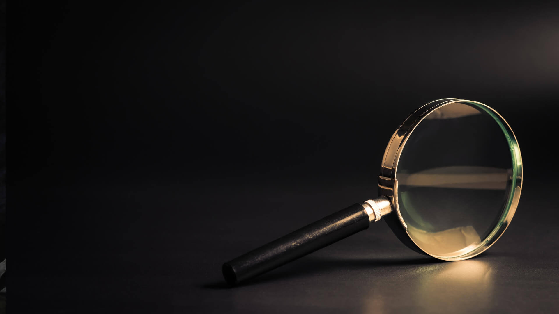 magnifying glass in dark background