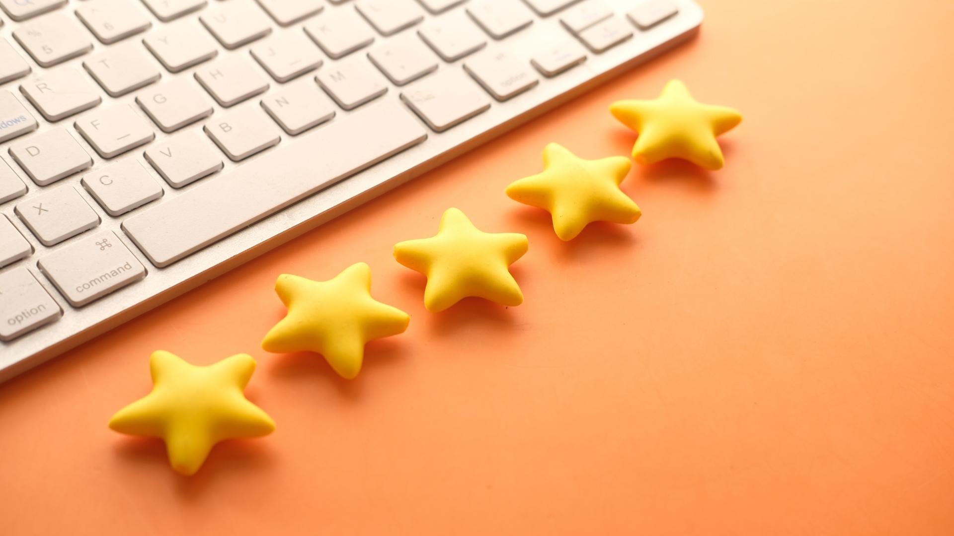 stars aligned on top of the table with keyboard