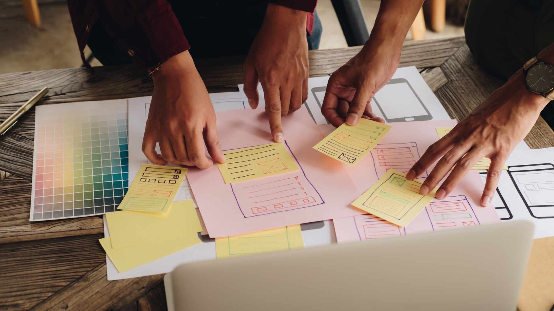 two person getting ideas on UI UX