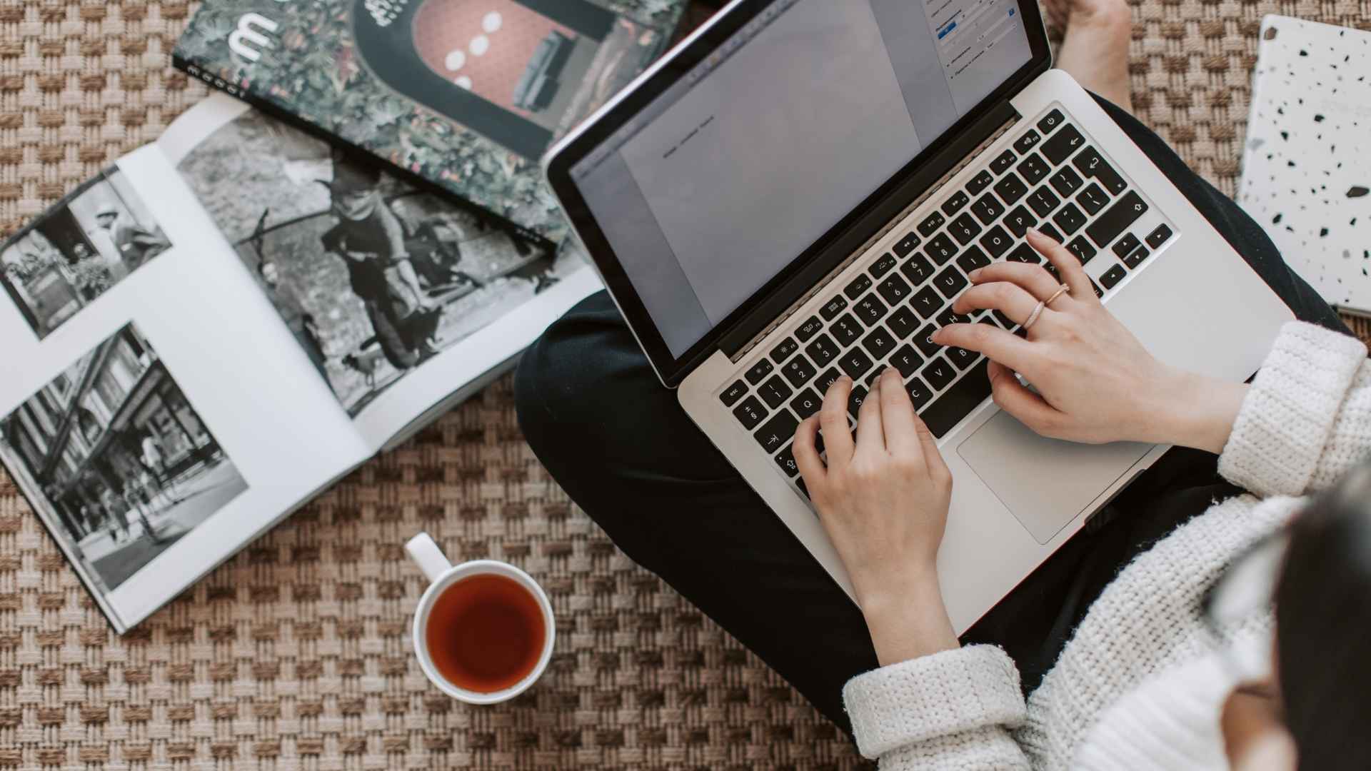 woman starting to create a new article