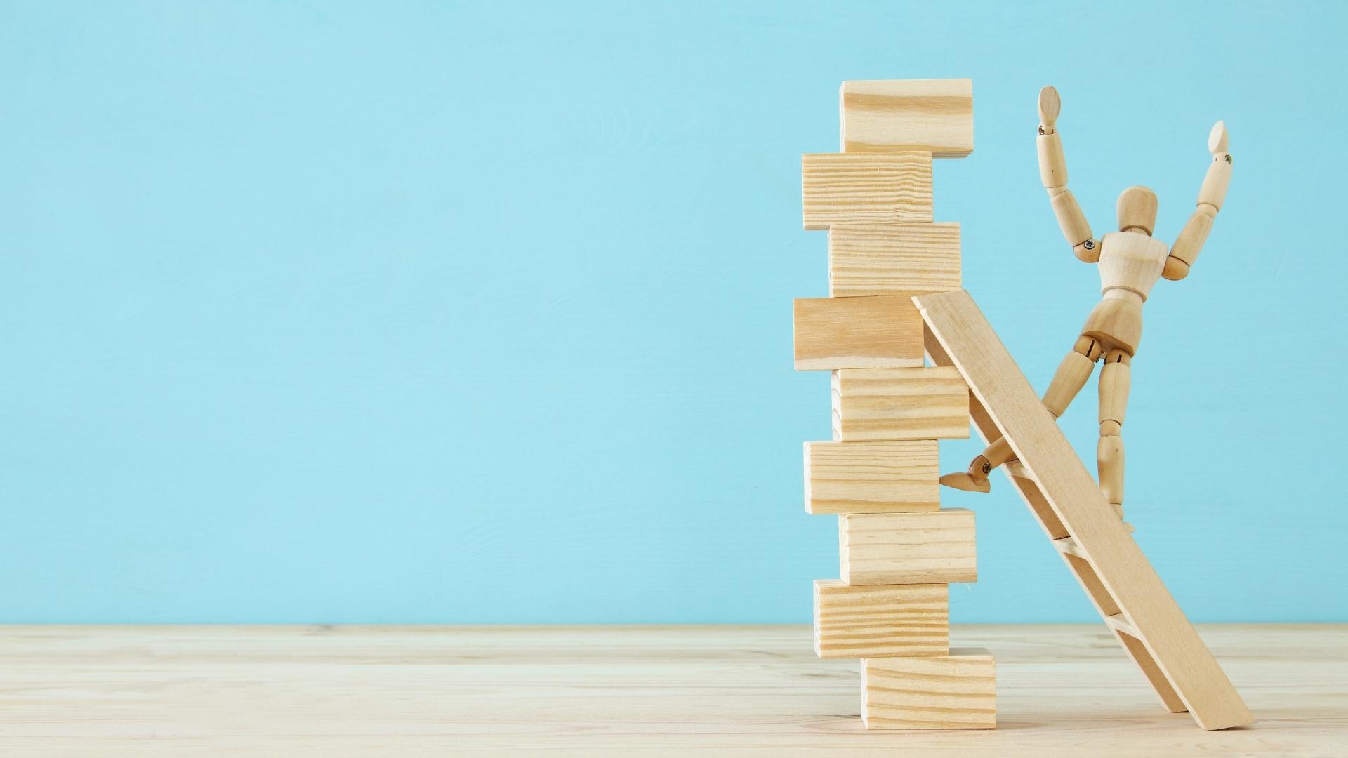 wooden dummy climbs an unstable block structure